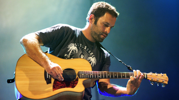 Ce ascultăm azi, vineri seara? #Jack Johnson – artistul care a lăsat surfingul în favoarea folk-rockului