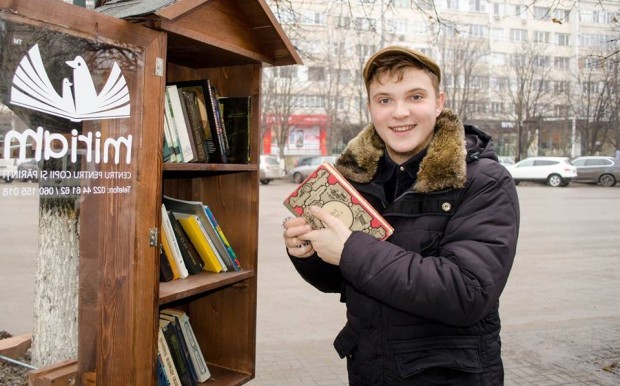 Proiect Biblioteca Stradală. Cea de-a 5 a căsuță. PC : Facebook/ Citește cât încape