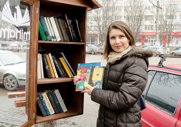 Proiect Biblioteca Stradală. Cea de-a 5 a căsuță PC : Facebook/Citește cât încape