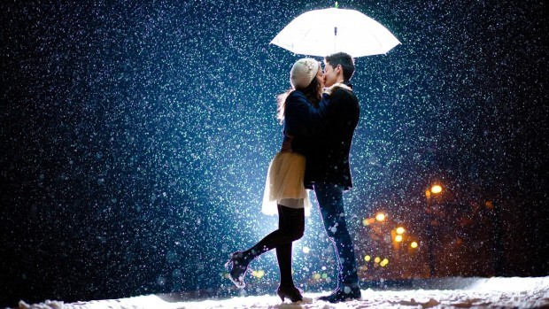 couple_snow_rain_love