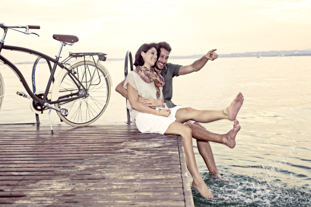 couple having fun on vacation at the lake