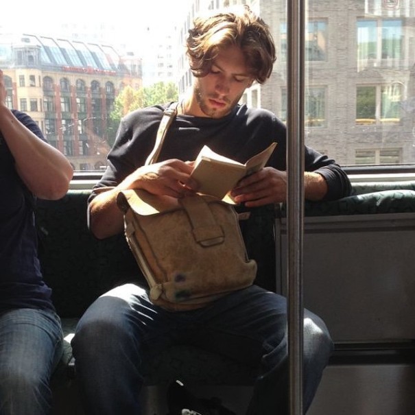 hot-dudes-reading-books-instagram-13-605×605