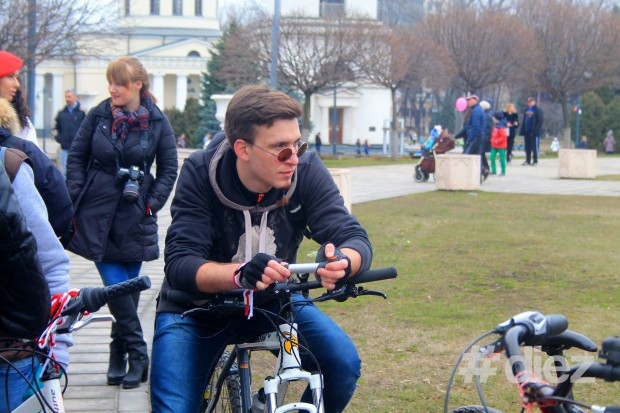 Fete pe biciclete