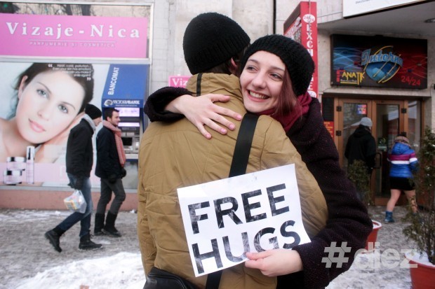 Să fim mai buni și să ne îmbrățișăm sâmbătă la Free Hugs