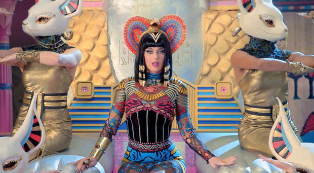 Katy-Perry-Dark-Horse-Music-Video-GIFs