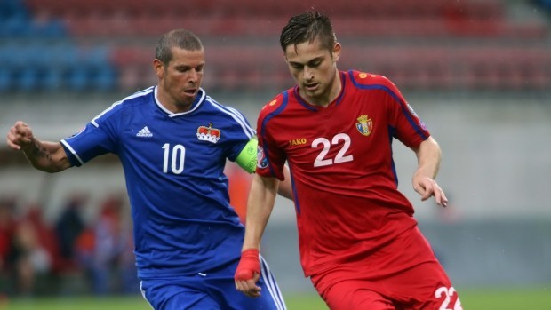 Mario Frick (Liechtenstein) împotriva lui Cătălin Carp (Moldova) PC: Michele Limina/AFP/Getty Images via UEFA.com