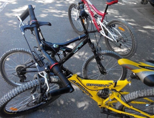Trei adolescenți din Chișinău încercau să vândă biciclete furate