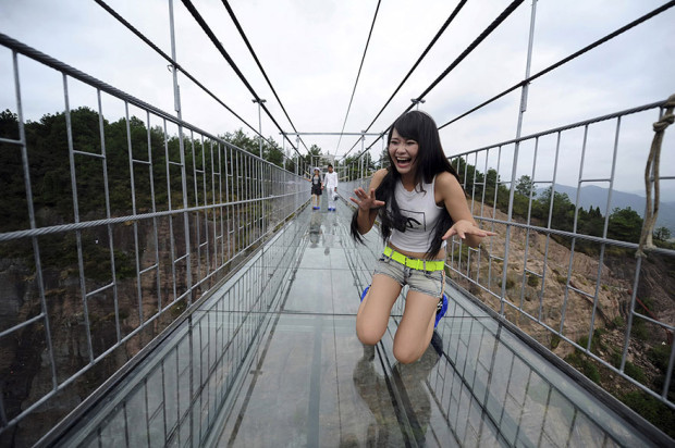 worlds-longest-glass-bridge-shiniuzhai-geopark-china-2