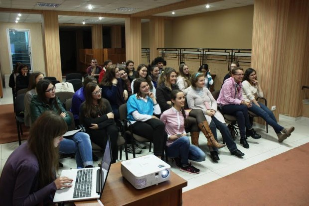 36 de tinere vor deveni Ambasadoare GirlsGoIT și vor crea un club de informatică în localitățile lor