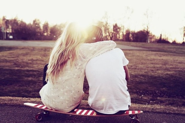 skateboard sitting couple