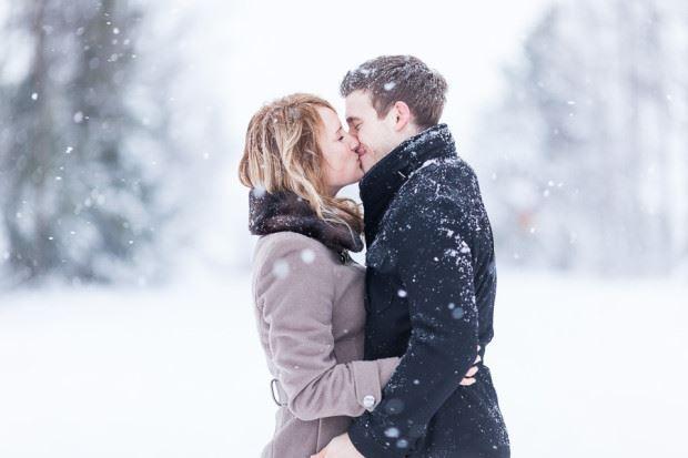 PHOTO-Sander-Taats-couple-winter-snowing-3