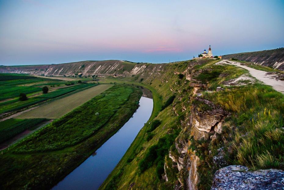 (foto) Jurnaliștii unui site străin descriu prin poze care sunt cele zece peisaje de poveste din Moldova