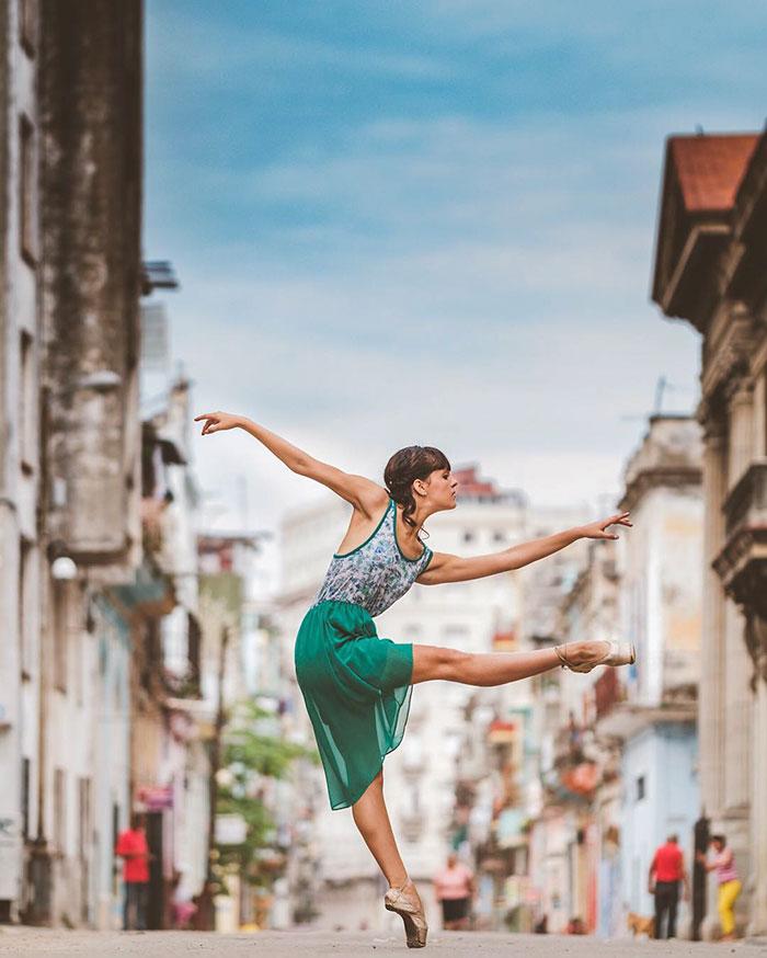 ballet-dancers-cuba-omar-robles-17-5714f5c5f1107__700