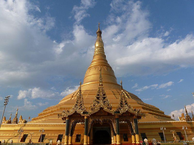 800px-Naypyidaw_--_Uppatasanti_Pagoda