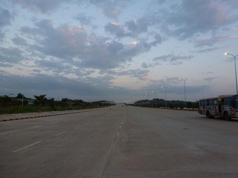 800px-Naypyidaw_--_Wide_Boulevard