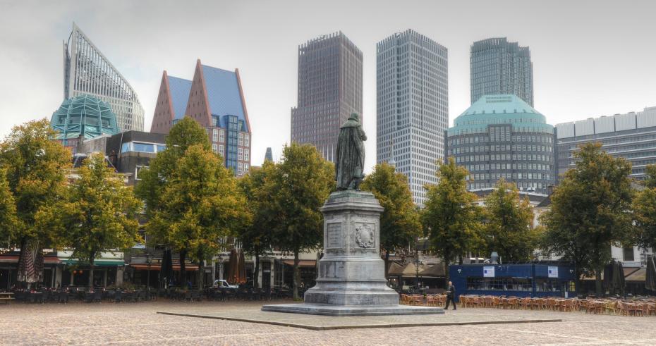 Cityscape_of_The_Hague,_viewed_from_Het_Plein_(The_Square)