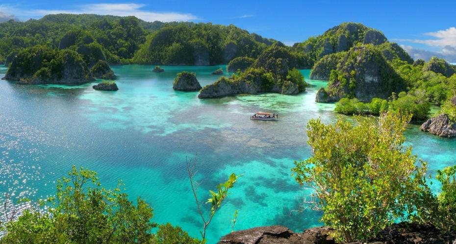 beaches-tropical-paradise-indonesia-summer-travel-trees-beautiful-cliffs-foliage-green-waters-tourism-boat-limestones-islands-sea-beach-wallpaper-for-desktop