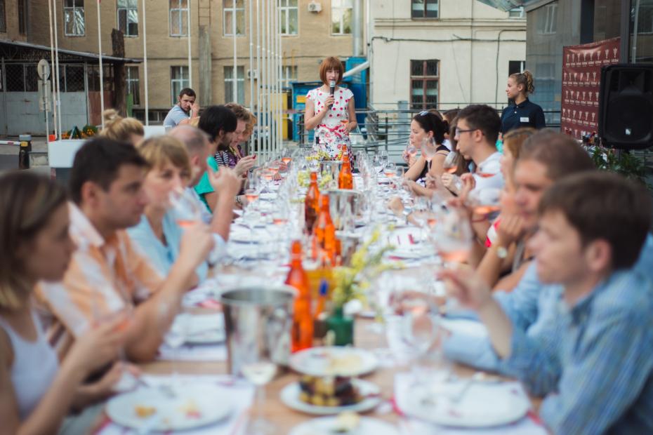 (foto) Dacă soarele ar încape într-un pahar, ar arăta ca un vin. „Wine Live” a reunit cinci vinuri selecte