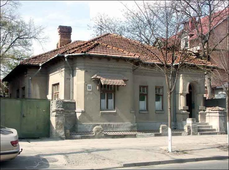 Descoperiri urbane: Kogălniceanu #69 – casa familiilor multe sub un acoperiș