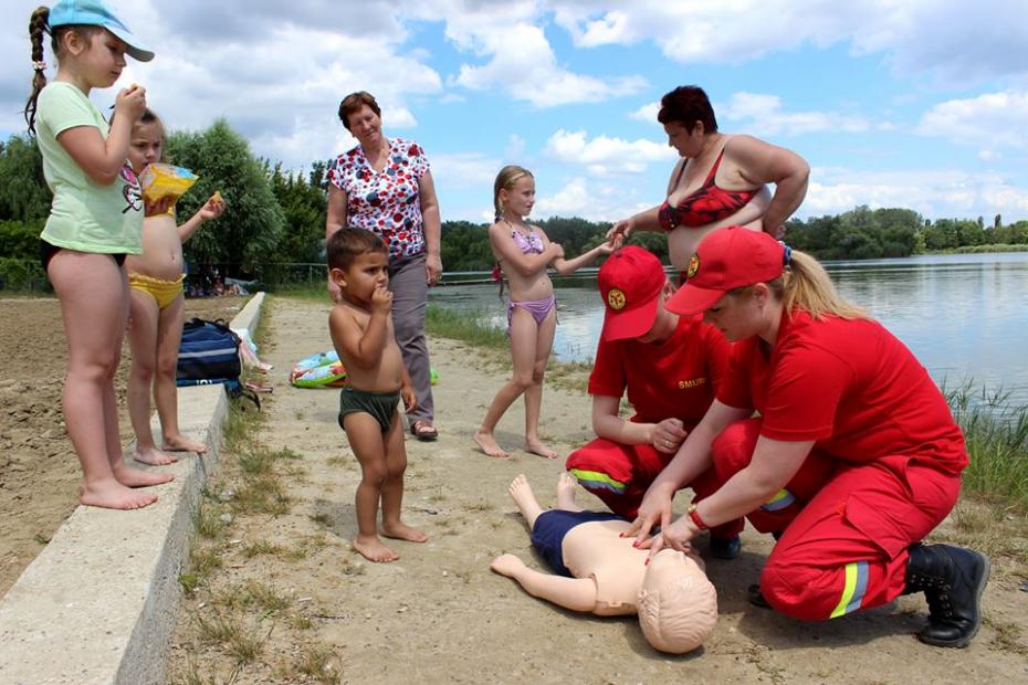 Campanie de prevenire a înecului: Lecții de acordare a primului ajutor pe plaja lacului „La izvor”