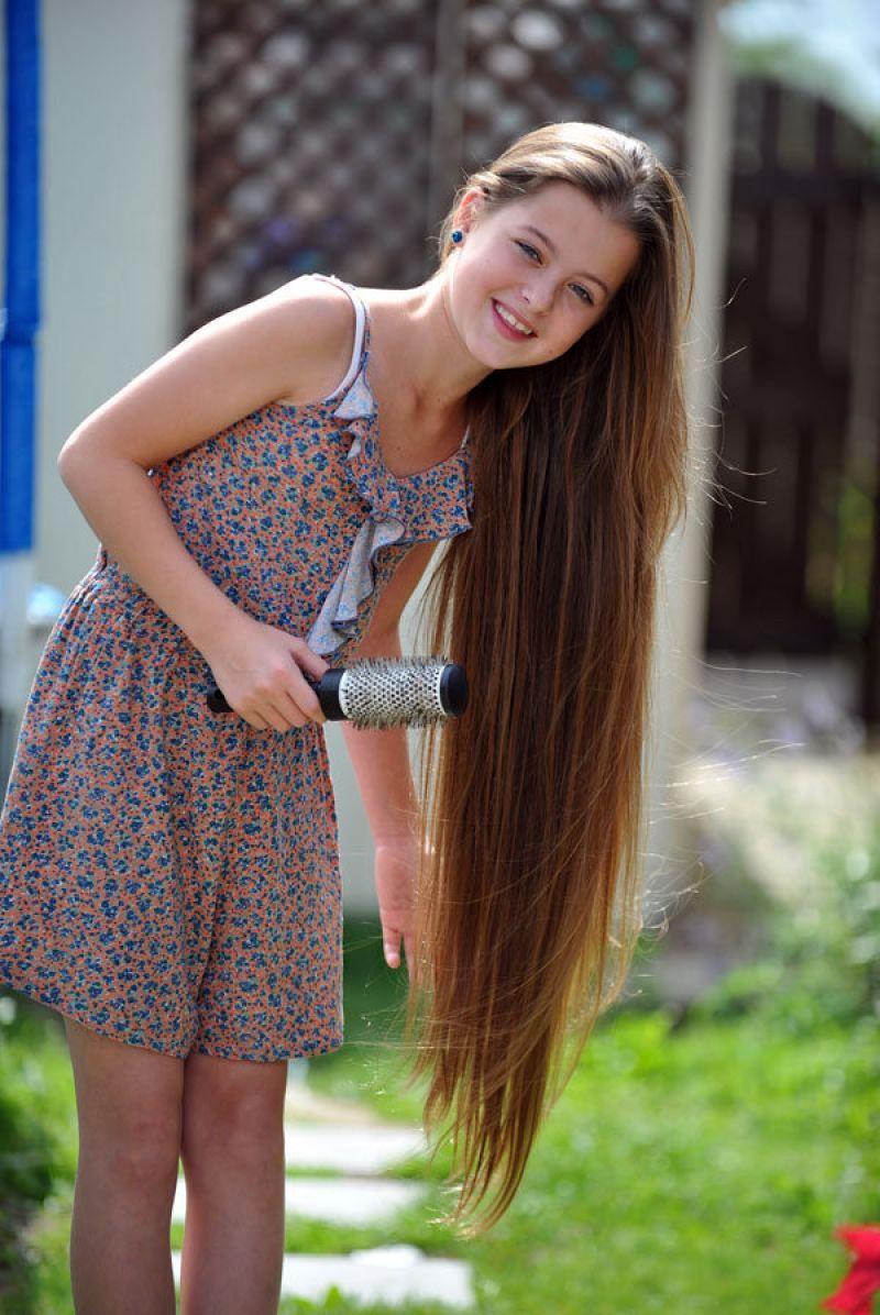 Long hair video. Длинные волосы. Девочка с длинными волосами. Длинные густые волосы. Густые волосы у девушек.