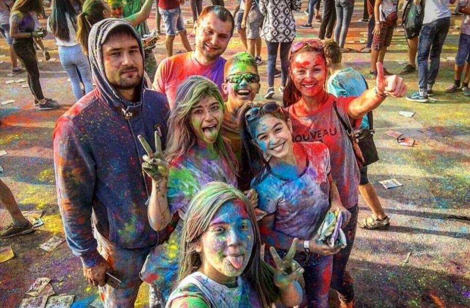 (galerie foto) O nebunie colorată! Cum s-a văzut pe rețelele de socializare Festivalul Culorilor