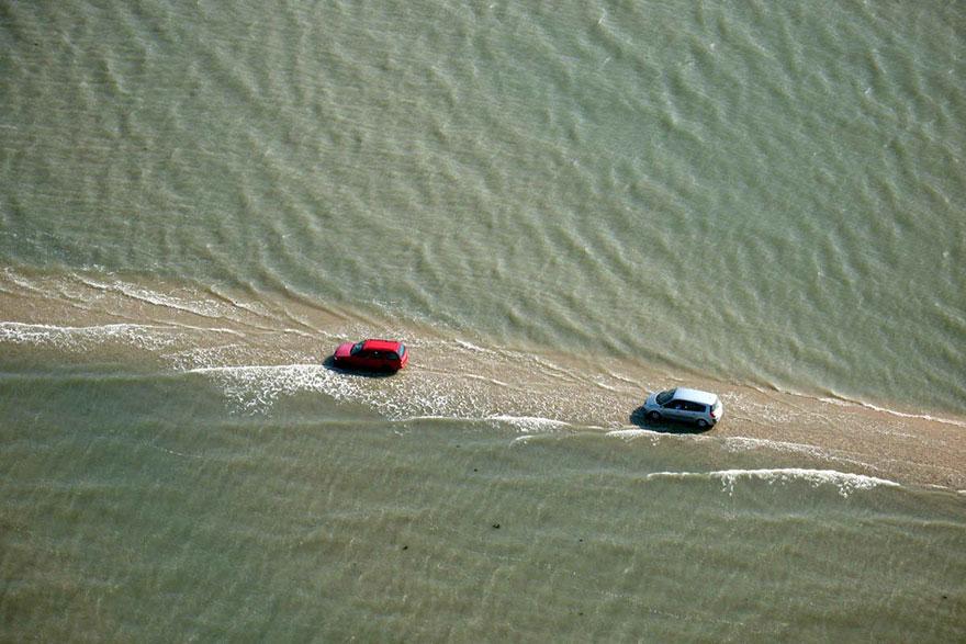 disappearing-road-passage-du-gois-france-5