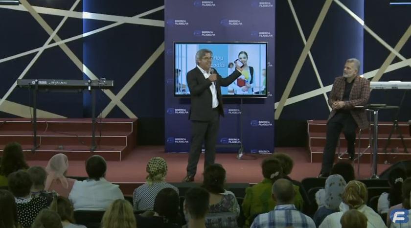 (live video) Zeci de chișinăuieni s-au adunat pentru a se ruga pentru note bune în noul an de învățământ