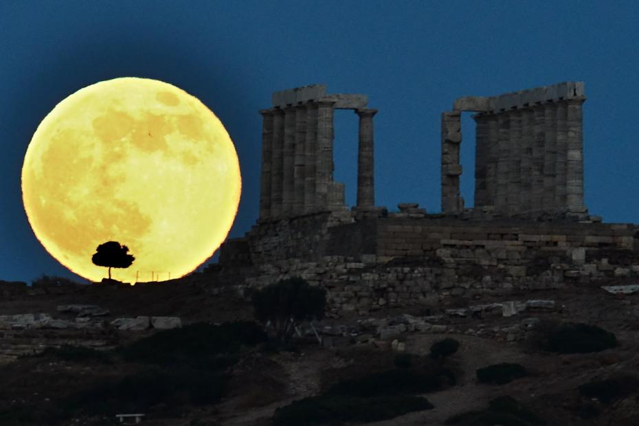 GREECE-SUPERMOON-FEATURE