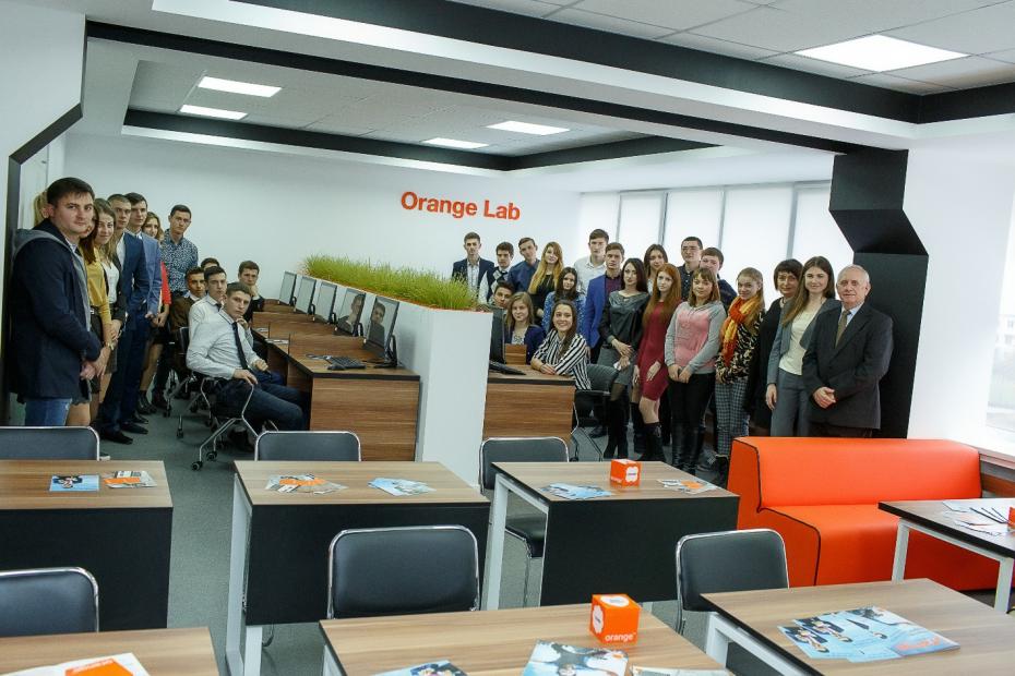 (video, foto) Orange Digital Lab la Colegiul Politehnic din Bălţi