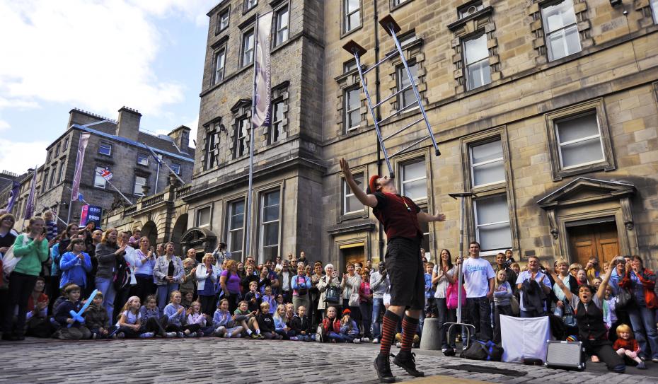 Edinburgh Festival Fringe 2009 Photo Credit: edinburghpearlapartments.co.uk