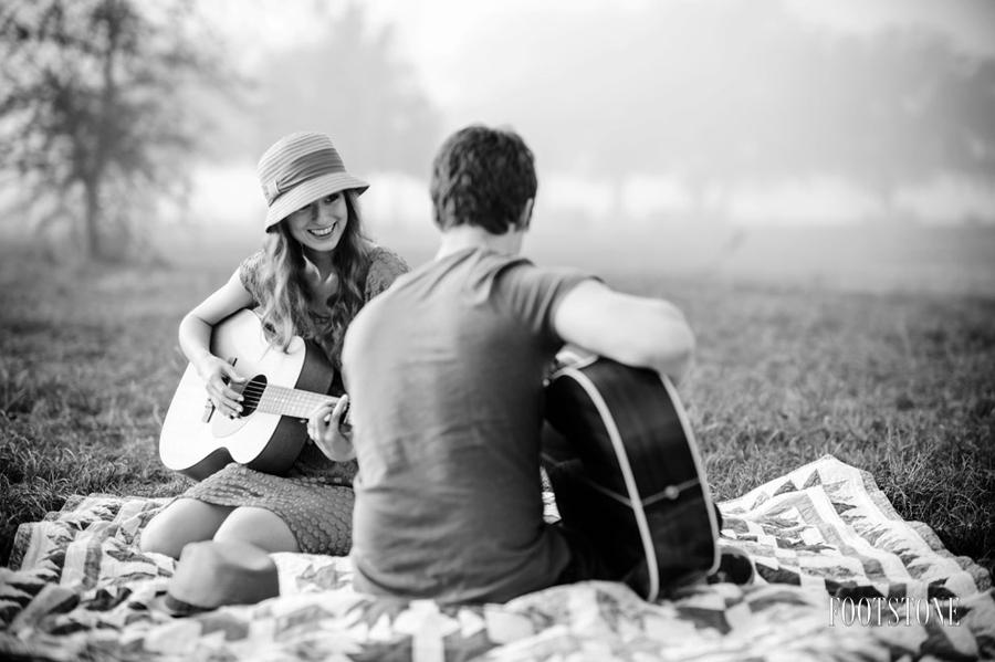 couple, love,playing-guitars2