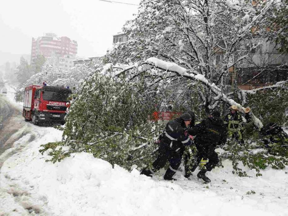 (foto) Cum lucrează salvatorii în Chișinău în condiții extreme