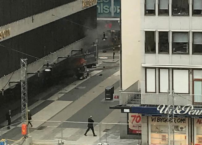 A truck have crashed into a department store Ahlens at Drottninggatan in the central of Stockholm