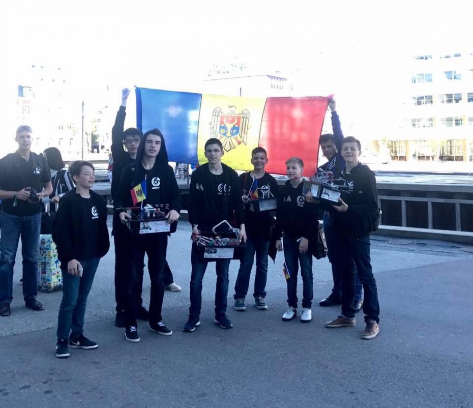 (foto) Echipa RoboRangers, la FIRST LEGO League în Danemarca. Ce probe au avut de susținut