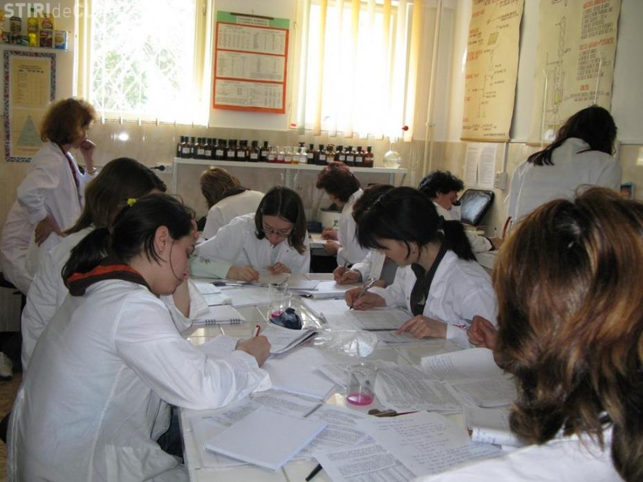 Ești student la medicină și vrei să înveți în România? Iată cum poți obține o bursă la Craiova