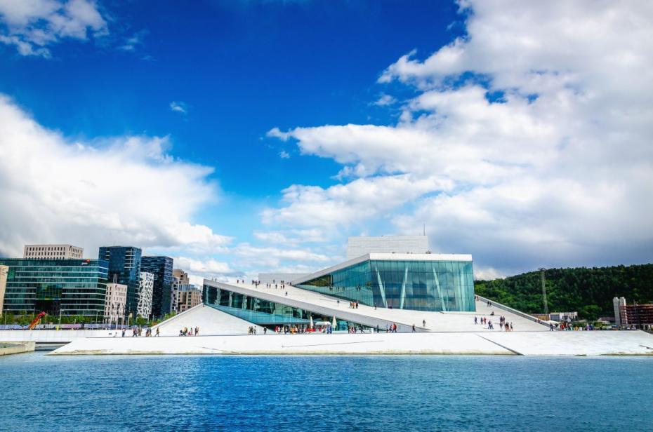 20-the-sleek-opera-house-in-oslo-is-made-up-of-a-maze-of-1100-rooms