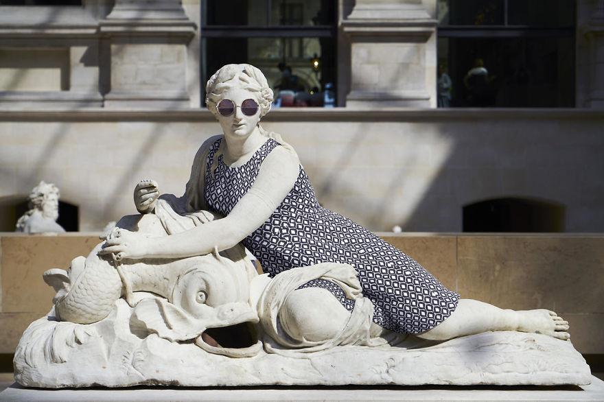 The-Hipsters-in-Stone-project-is-back-Old-dressed-statues-turning-instagram-stars-59902d3167850__880