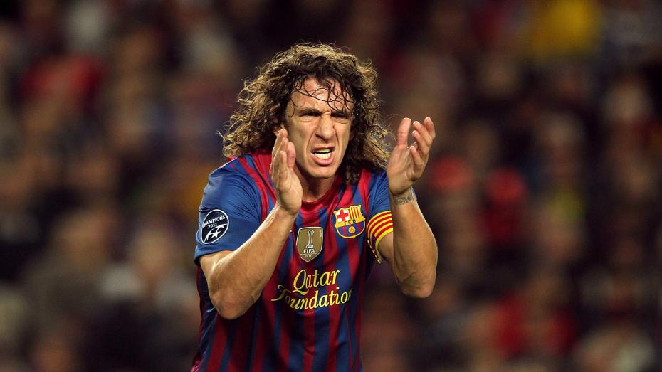_the_player_of_barcelona_carles_puyol_applauding_048672_