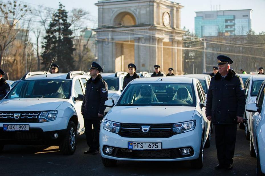 Таможенный автомобиль. Машины таможенников. Автомобиль ФТС. Автомобили Федеральной таможенной службы. Таможенник с автомобилем.