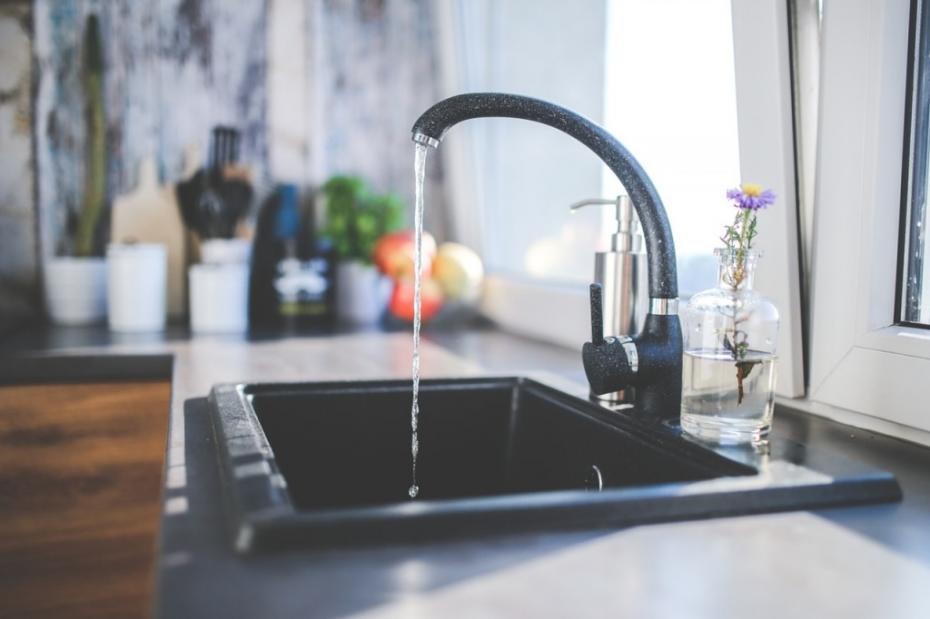 water-kitchen-black-design-e1458763574701-1024×682