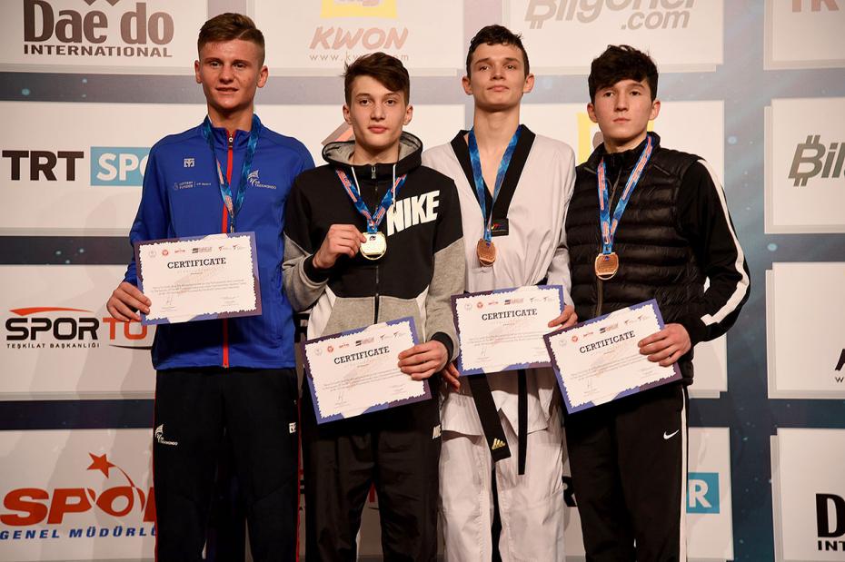 (foto) Trei medalii de bronz pentru Republica Moldova la Campionatul pe cluburi la taekwondo