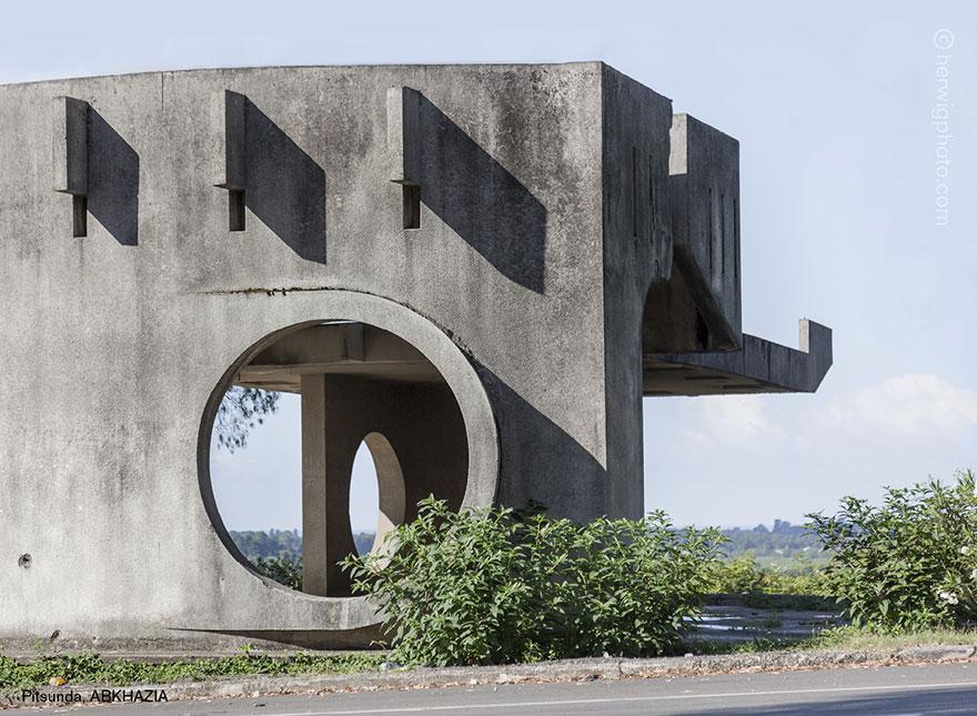 strange-beautiful-bus-stops-soviet-christopher-herwig-27