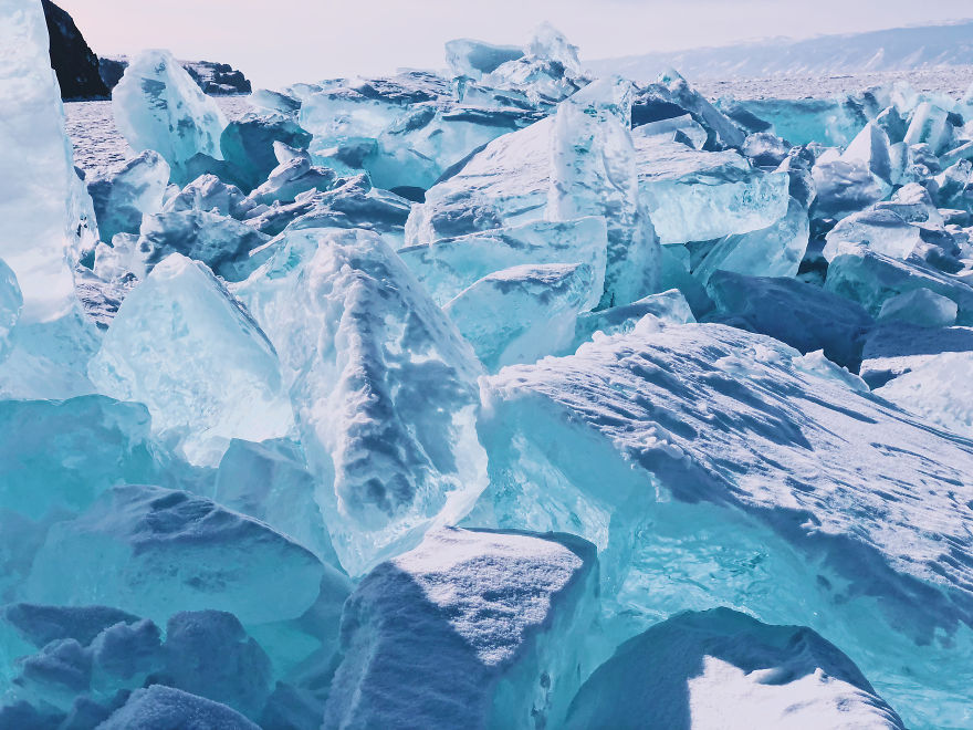 I-Walked-On-Frozen-Baikal-The-Deepest-And-Oldest-Lake-On-Earth-To-Capture-Its-Otherworldly-Beauty-Again-5abcaed1d2091__880