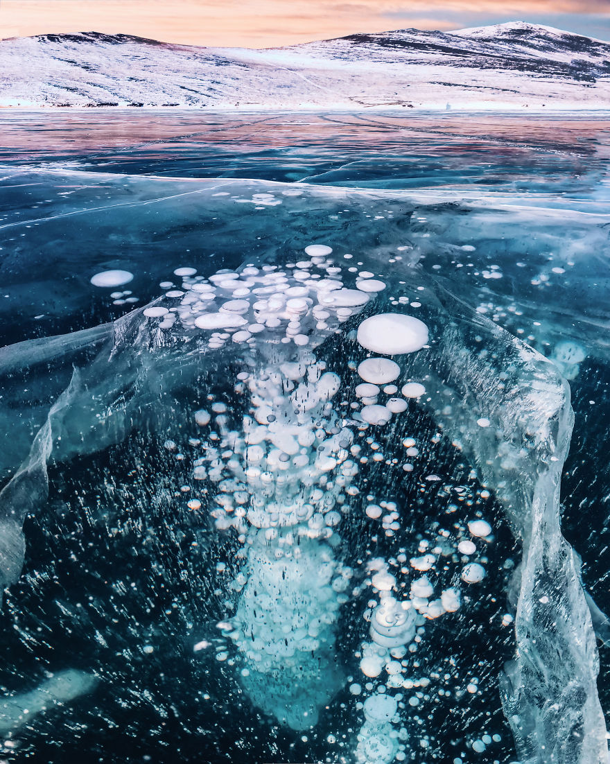 I-Walked-On-Frozen-Baikal-The-Deepest-And-Oldest-Lake-On-Earth-To-Capture-Its-Otherworldly-Beauty-Again-5abcb499854d8__880