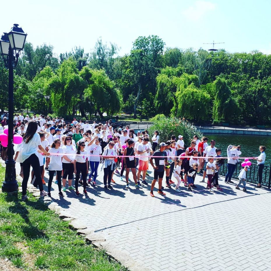 (foto) Cum se vede RunPink Moldova pe rețelele de socializare. Sute de oameni aleargă în susținerea femeilor care luptă cu cancerul