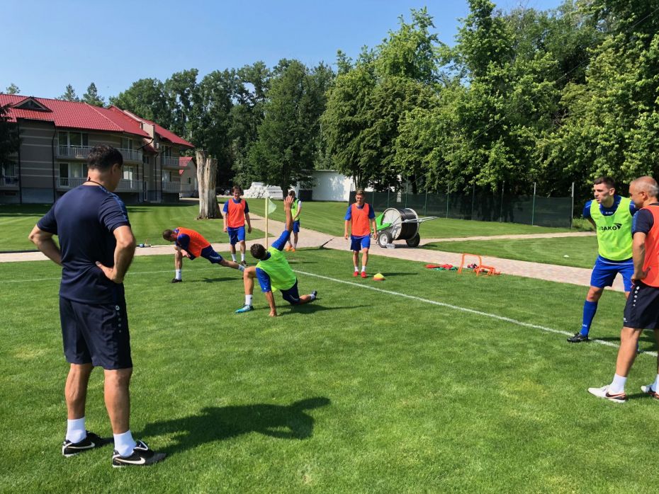 (video) Concursuri, sesiune de autografe și discuții libere cu fotbaliștii moldoveni. Veniți la DRAFT Arena să priviți împreună marea finală din Champions League