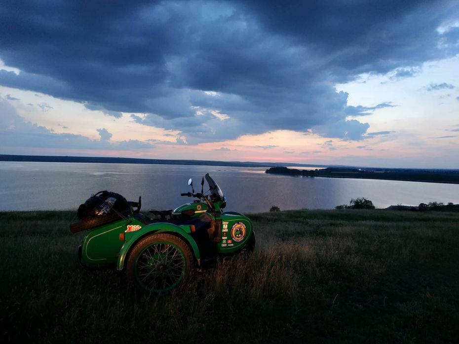 (foto) Aventura pe URAL continuă! Tinerii care fac înconjurul Moldovei pe motociclete au ajuns la Criva