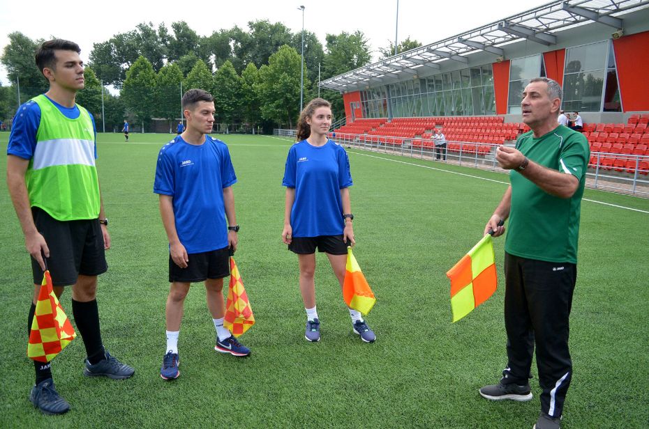 UEFA a delegat 8 oficiali din Republica Moldova pentru jocuri oficiale internaţionale. Cine sunt aceștia