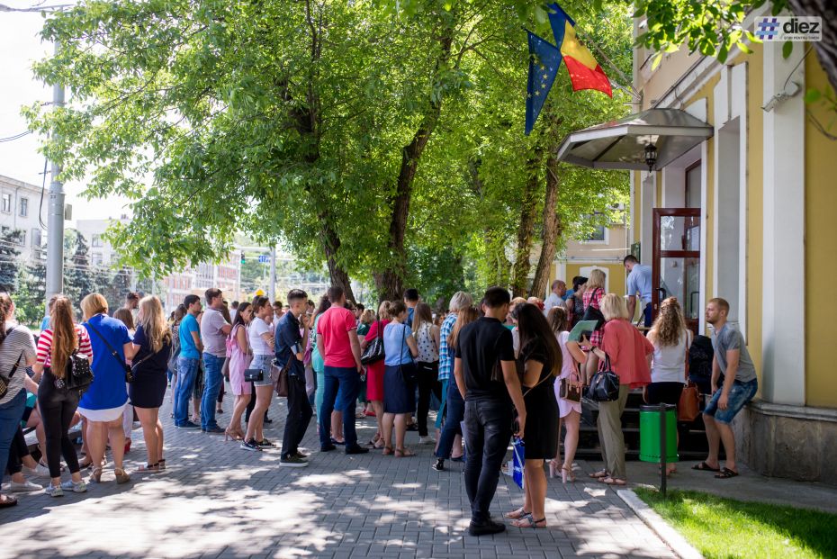 (galerie foto) Start admitere 2018. Sute de tineri au luat cu asalt universitățile încă de la primele ore ale zilei